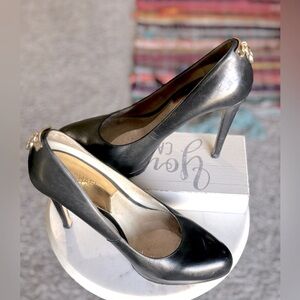 Nearly new Michael Kors classic pumps